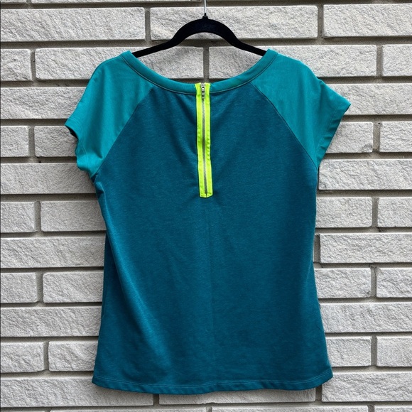 Nike Golf Green Short Sleeve Rounded Neck Top with Lime Zipper Accent Sz L - Picture 6 of 9